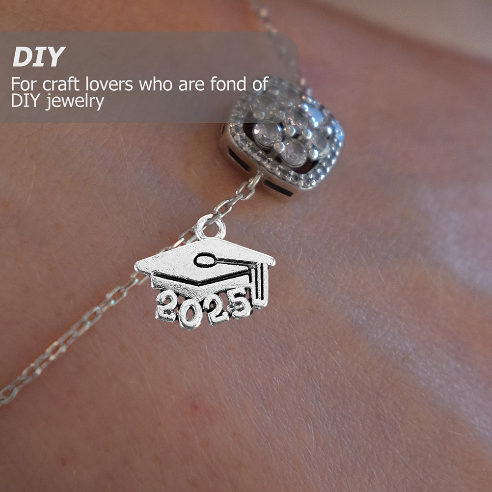 15Pcs 2025 Graduation Cap Char - Jewelry Making Diploma recensione e prezzo