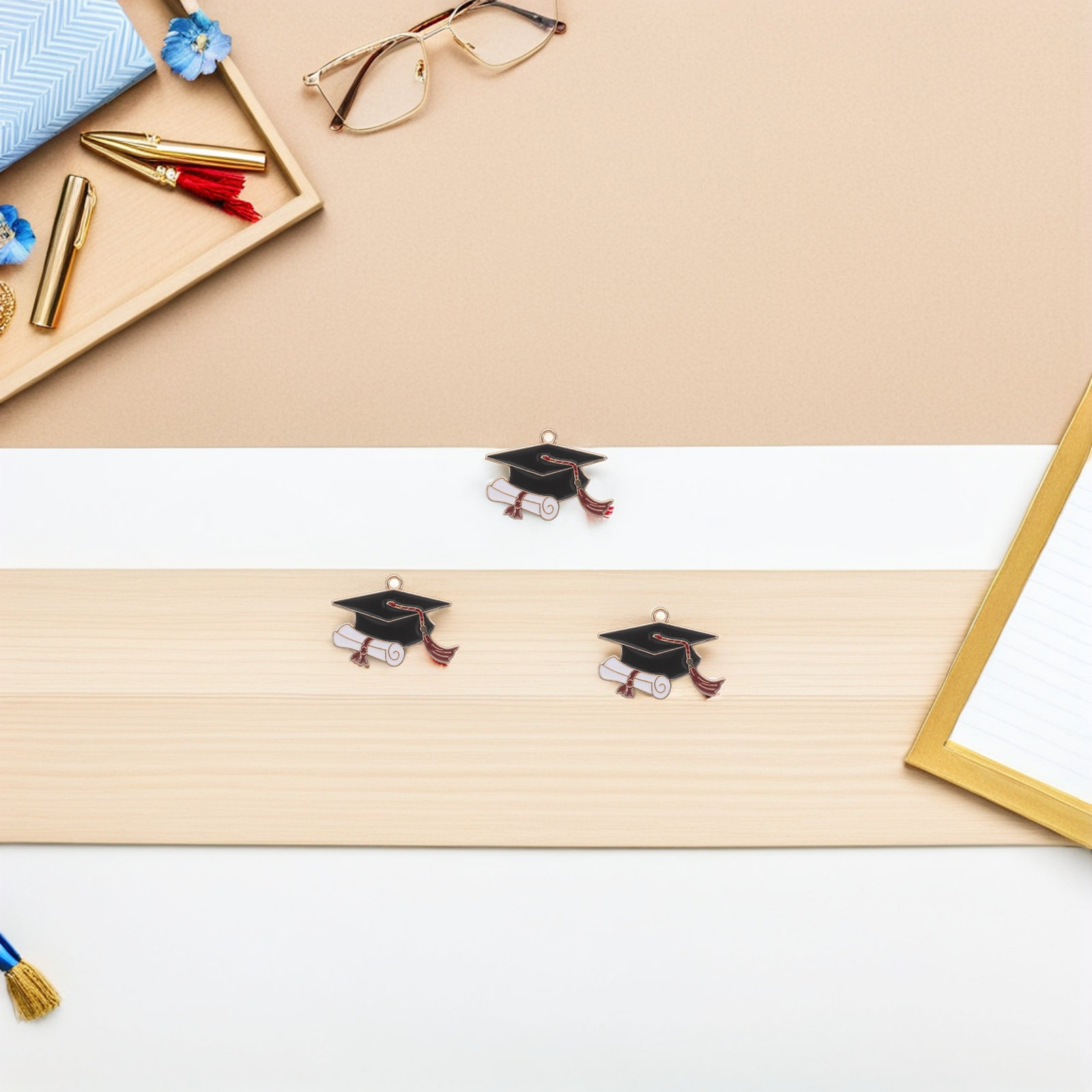 50Pcs Graduation Cap Pendants  - Jewelry Making Diploma recensione e prezzo