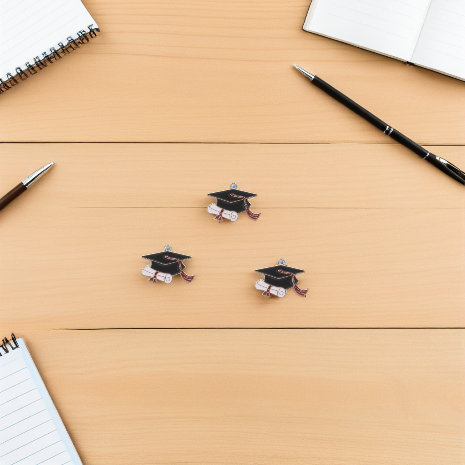 50Pcs Graduation Cap Pendants  - Jewelry Making Diploma recensione e prezzo