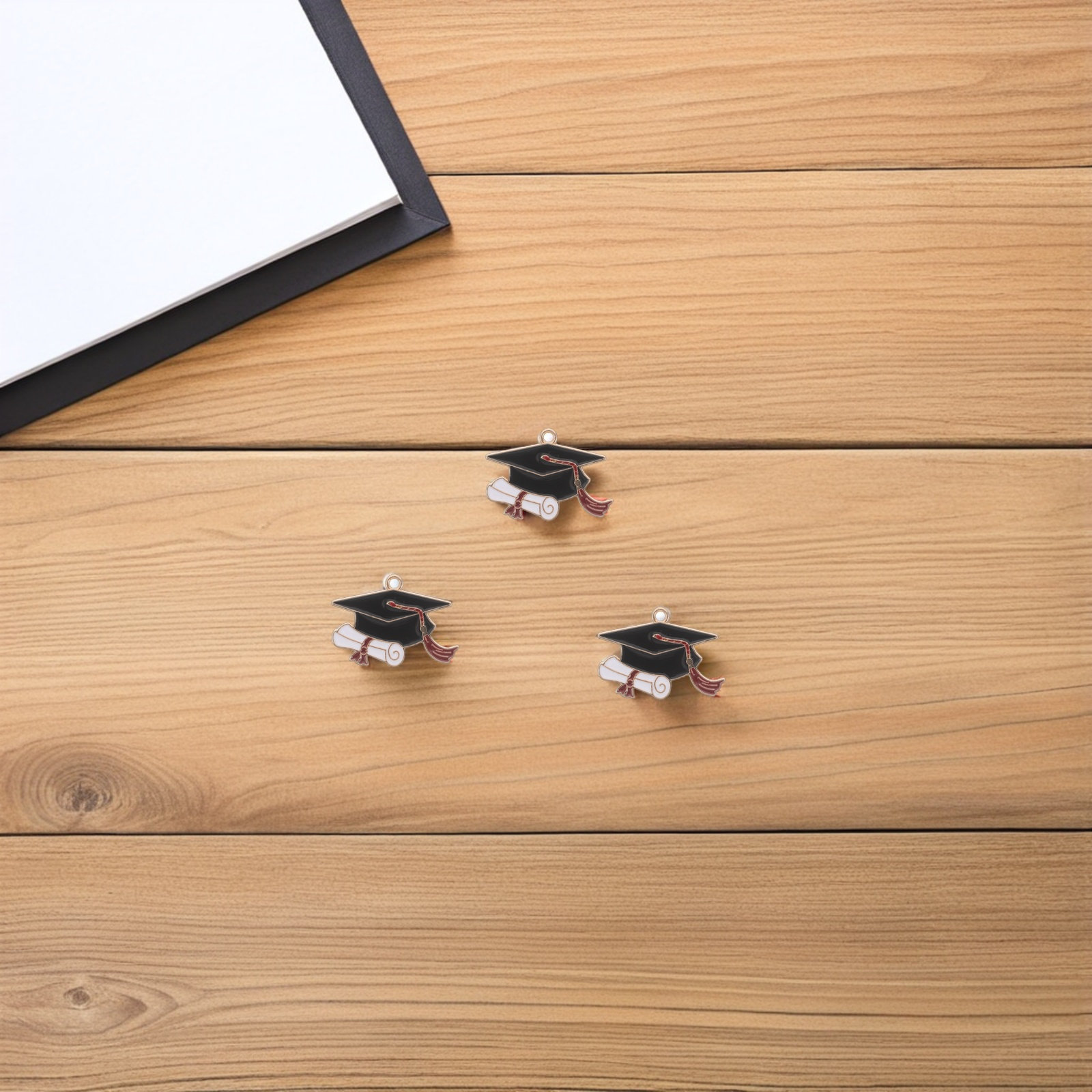 50Pcs Graduation Cap Pendants  - Jewelry Making Diploma recensione e prezzo