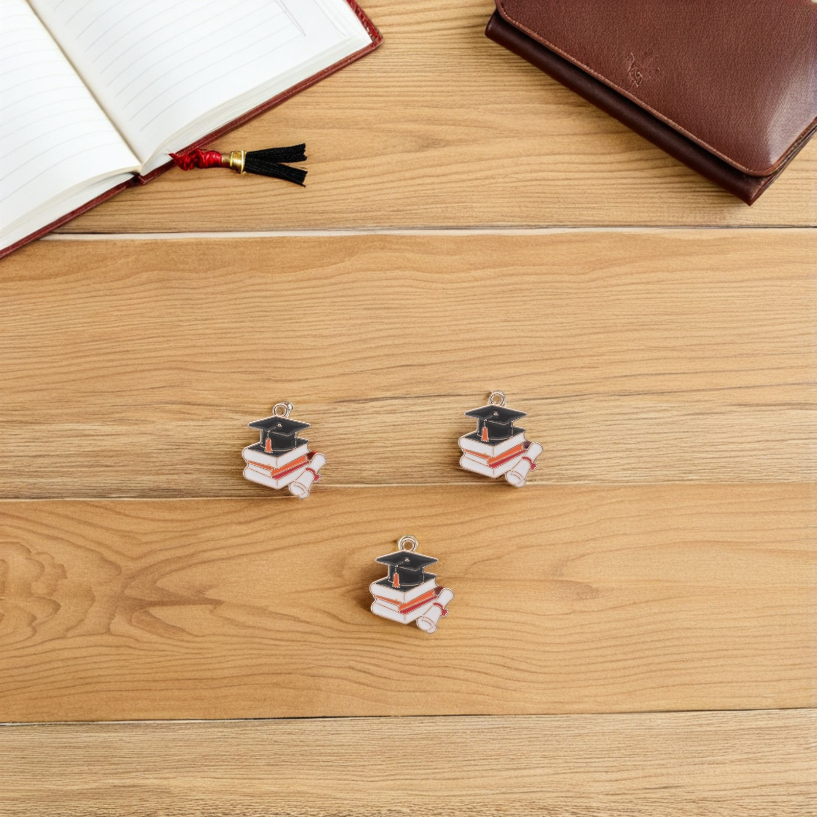 50Pcs Graduation Cap Pendants  - Jewelry Making Diploma recensione e prezzo
