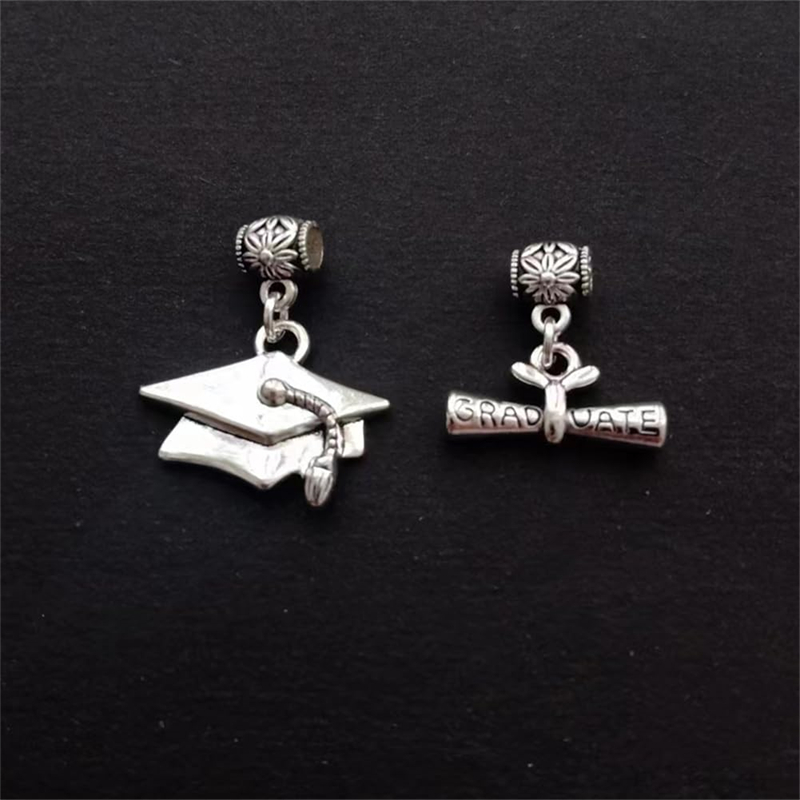 Graduation Hat Charms, Diploma - Jewelry Making Diploma recensione e prezzo